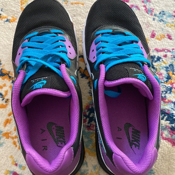 NIKE - Picture 3 of 3